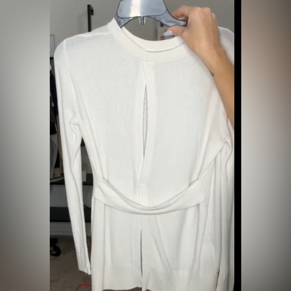 Lululemon Sincerely Yours Sweater
White Size 8 - Picture 3 of 5